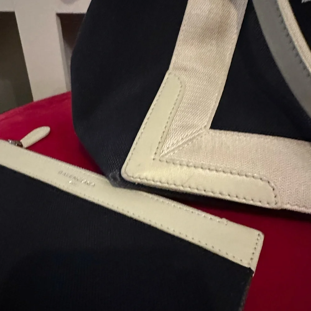Balenciaga Small Navy Cabas Tote. - Picture 9 of 11